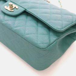 مملوكة مسبقًا حقيبة شانيل كلاسيكية مزدوجة الغطاء متوسطة جلد كافيار أزرق/أخضر