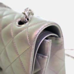 مملوكة مسبقًا حقيبة شانيل "كلاسيك دبل فلاب" جلد خروف صغيرة