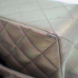 مملوكة مسبقًا حقيبة شانيل "كلاسيك دبل فلاب" جلد خروف صغيرة