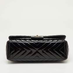 مملوكة مسبقًا Chanel Black Chevron Patent Leather Maxi Classic Single Flap Bag