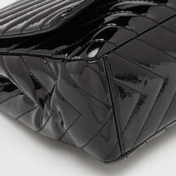مملوكة مسبقًا Chanel Black Chevron Patent Leather Maxi Classic Single Flap Bag