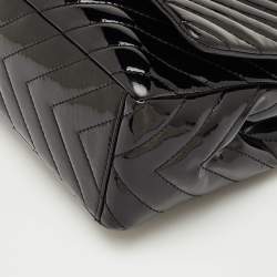 مملوكة مسبقًا Chanel Black Chevron Patent Leather Maxi Classic Single Flap Bag