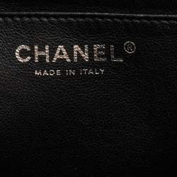 مملوكة مسبقًا Chanel Black Chevron Patent Leather Maxi Classic Single Flap Bag