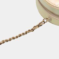 Pre Owned حقيبة كلتش شانيل دائرية جلد حمل مبطن لامعة بلون ذهبي بسلسلة