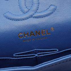 مملوكة مسبقًا حقيبة كتف شانيل شيفرون بخياطة على شكل حرف V بقلب قلاب جلد حمل (جلد غنم) أزرق