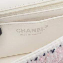 Pre Owned حقيبة كتف شانيل ماتلاسيه قماش غطاء مفرد أبيض بألوان متعددة