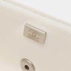 Pre Owned حقيبة كتف شانيل ماتلاسيه قماش غطاء مفرد أبيض بألوان متعددة