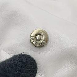 مملوكة مسبقًا Chanel 22 Matelasse Perforated Small Handbag In Shiny Calfskin Leather White