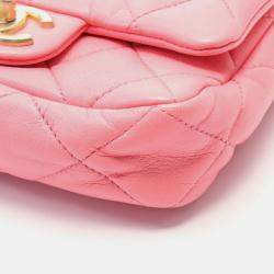 Pre Owned حقيبة شانيل الكتف الصغيرة مطرزة جلد خروف (جلد الغنم) وردية اللون