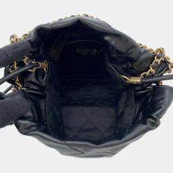 مملوكة مسبقًا حقيبة شانيل 22 صغيرة بعلامة كوكو جلد عجل لامع أسود