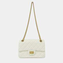 مملوكة مسبقًا حقيبة شانيل جلد بيضاء كتف