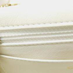 مملوكة مسبقًا حقيبة شانيل جلد بيضاء كتف