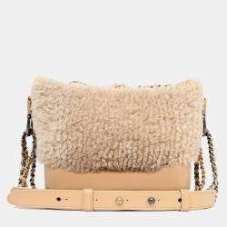 مملوكة مسبقًا Chanel 2017-18 Beige Shearling/Leather Small Gabrielle Crossbody