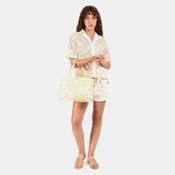 مملوكة مسبقًا حقيبة شانيل كاميليا كريمية مثقبة برّاقة