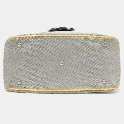 مملوكة مسبقًا حقيبة توت شانيل قماش شوكو بار رقم 5 كامليا CC رمادي/أصفر 2005-06