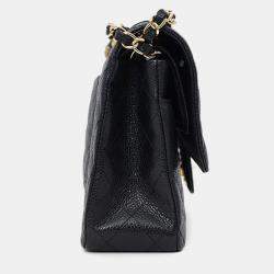 مملوكة مسبقًا حقيبة شانيل 2011 سوداء كافيار جلدية وسط مزدوجة بغطاء مزودة بمعدن ذهبي اللون