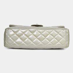 Pre Owned حقيبة كتف شانيل 2012/13 رمادي لامع كبيرة مبطنة مزدوجة الغطاء