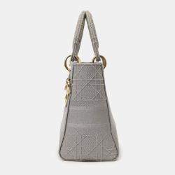 Pre Owned حقيبة كريستيان ديور 2020 قماش مطرز كاناج رمادي بحجم متوسط دي-لايت مع حزام