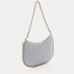 مملوكة مسبقًا حقيبة هوبو جلد رمادية سلسلة حول CC من شانيل