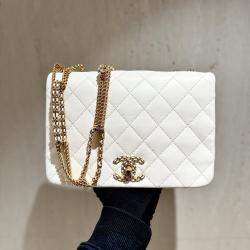مملوكة مسبقًا حقيبة شانييل 22 سي بيضاء سلسلة مشبك مزدوج