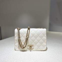 مملوكة مسبقًا حقيبة شانييل 22 سي بيضاء سلسلة مشبك مزدوج