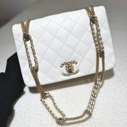 مملوكة مسبقًا حقيبة شانييل 22 سي بيضاء سلسلة مشبك مزدوج