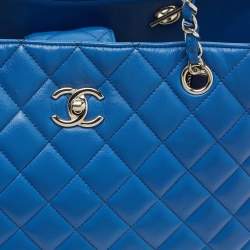 مملوكة مسبقًا Chanel CC Classic Blue Quilted Leather Shopper Tote