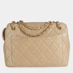 Pre Owned حقيبة كاميرا شانيل قديمة بيضاء جلد الحمل مبطنة