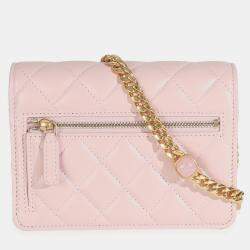 مملوكة مسبقًا حقيبة كلتش شانيل بشعار سي سي ولؤلؤ وميناء جلد خروف مبطن زهري بسلسلة