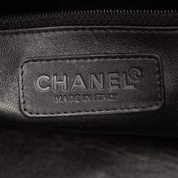 مملوكة مسبقًا حقيبة شانيل سوداء مبطنة من جلد العجل مع شعار بولر