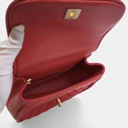 Pre Owned حقيبة شانيل صغيرة بجلد الخروف المستدير العكسي بقلّاب