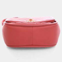 Pre Owned حقيبة شانيل صغيرة بجلد الخروف المستدير العكسي بقلّاب