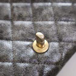 مملوكة مسبقًا حقيبة كلتش شانيل بسلسلة وسحّاب جلد كالف مشقق معدني