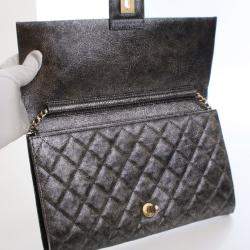 مملوكة مسبقًا حقيبة كلتش شانيل بسلسلة وسحّاب جلد كالف مشقق معدني