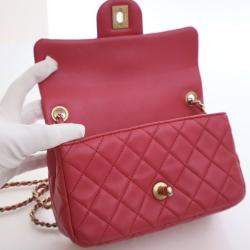 Pre Owned حقيبة شانيل صغيرة مستطيلة جلد خروف بسلسلة لؤلؤة كراش مع رفرف