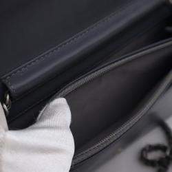 مملوكة مسبقًا Chanel Patent Camellia Embossed Wallet On Chain