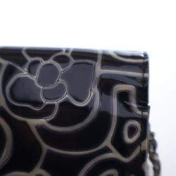 مملوكة مسبقًا Chanel Patent Camellia Embossed Wallet On Chain