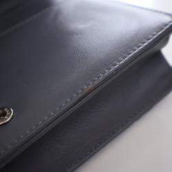 مملوكة مسبقًا Chanel Patent Camellia Embossed Wallet On Chain