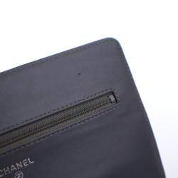 مملوكة مسبقًا Chanel Patent Camellia Embossed Wallet On Chain