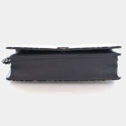 مملوكة مسبقًا Chanel Patent Camellia Embossed Wallet On Chain