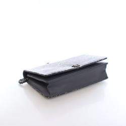 مملوكة مسبقًا Chanel Patent Camellia Embossed Wallet On Chain