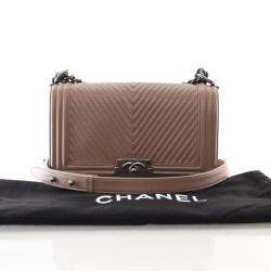 مملوكة مسبقًا حقيبة شانيل حجم متوسط جلد عجل شيفرون فلاب بوي