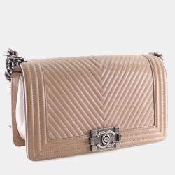 مملوكة مسبقًا حقيبة شانيل حجم متوسط جلد عجل شيفرون فلاب بوي