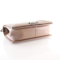 مملوكة مسبقًا حقيبة شانيل حجم متوسط جلد عجل شيفرون فلاب بوي