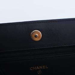 مملوكة مسبقًا Chanel Caviar Boy Wallet On Chain (WOC)