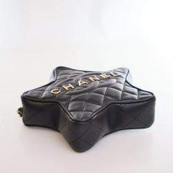 مملوكة مسبقًا حقيبة كروس بودي شانيل لامبسكين ووك أوف فيم ستار