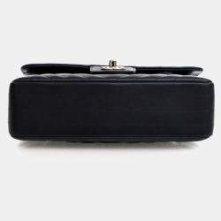 Pre Owned حقيبة شانيل كلاسيك بغطاء مزدوج صغيرة جلد خروف أسود