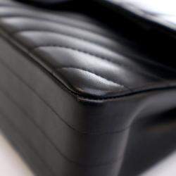 Pre Owned حقيبة شانيل كلاسيك بغطاء مزدوج صغيرة جلد خروف أسود