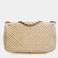 مملوكة مسبقًا حقيبة شانيال صغيرة جلد خروف ذهبي بغطاء للقطع النقدية