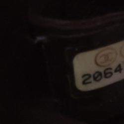 مملوكة مسبقًا حقيبة شانيال صغيرة جلد خروف ذهبي بغطاء للقطع النقدية